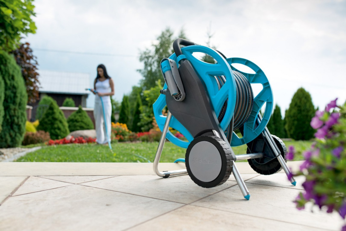 Wózek na wąż ZESTAW DISCOVER 20m posiada stabilny stojak Cellfast Wózek na wąż ZESTAW DISCOVER 20m posiada stabilny stojak Cellfast