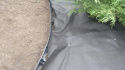 Agrowłóknina ściółkarska brązowa na chwasty wykorzystamy do różnej aranżacji w ogrodzie