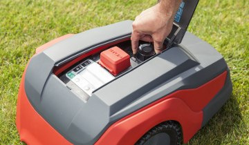 Kosiarka robot koszący AL-KO ROBOLINHO posiada czujnik deszczu Kosiarka robot koszący AL-KO ROBOLINHO posiada czujnik deszczu