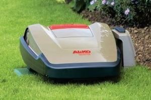 Kosiarka robot koszący AL-KO ROBOLINHO pracuje cicho i bezpiecznie Kosiarka robot koszący AL-KO ROBOLINHO pracuje cicho i bezpiecznie