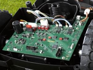 Kosiarka robot koszący AL-KO ROBOLINHO pokazany od strony technicznej Kosiarka robot koszący AL-KO ROBOLINHO pokazany od strony technicznej