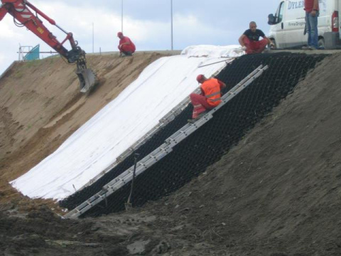 Geokrata Komórkowa do Stabilizacji Dróg, Skarp, Parkingów 5cm 3,5x6,6m Geokrata Komórkowa do Stabilizacji Dróg, Skarp, Parkingów 5cm 3,5x6,6m